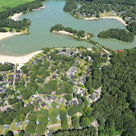 Gezellig Chalet Met 2 Slaapkamers En Zicht Op Het Water Erm Bagian luar foto