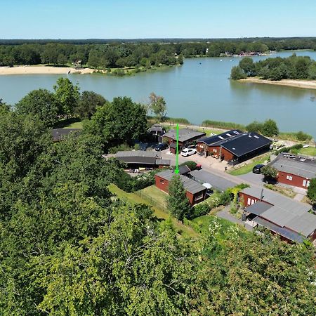Gezellig Chalet Met 2 Slaapkamers En Zicht Op Het Water Erm Bagian luar foto