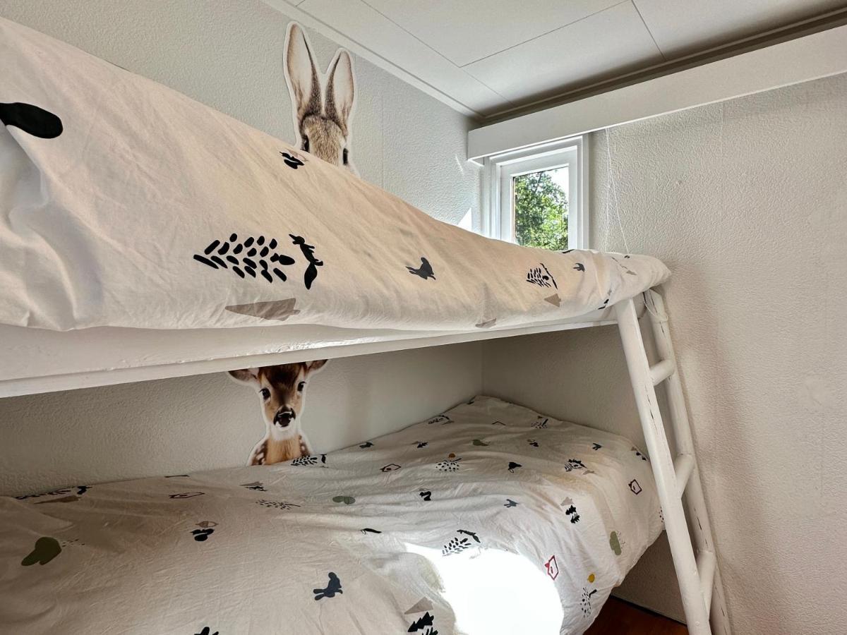 Gezellig Chalet Met 2 Slaapkamers En Zicht Op Het Water Erm Bagian luar foto