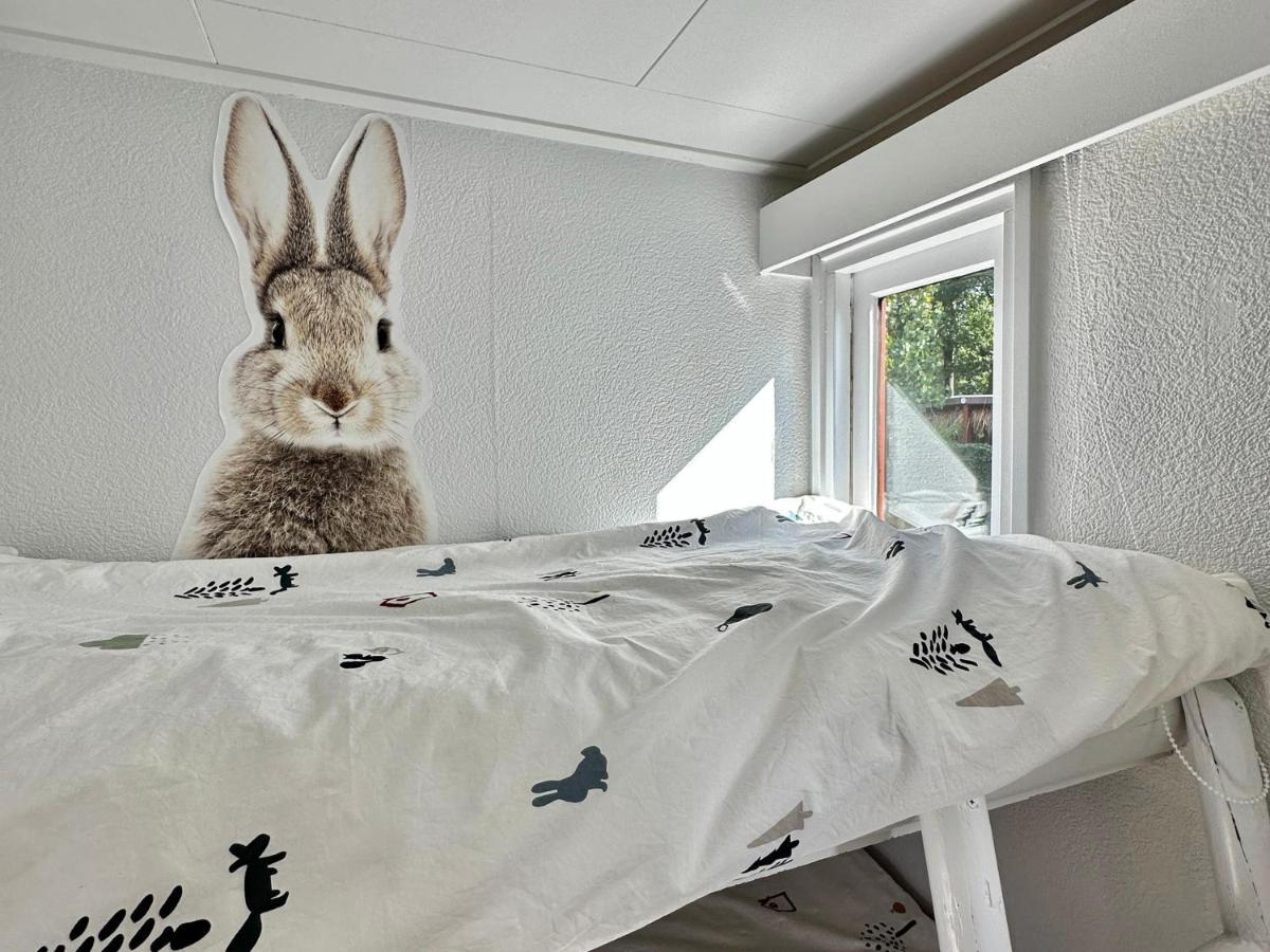 Gezellig Chalet Met 2 Slaapkamers En Zicht Op Het Water Erm Bagian luar foto