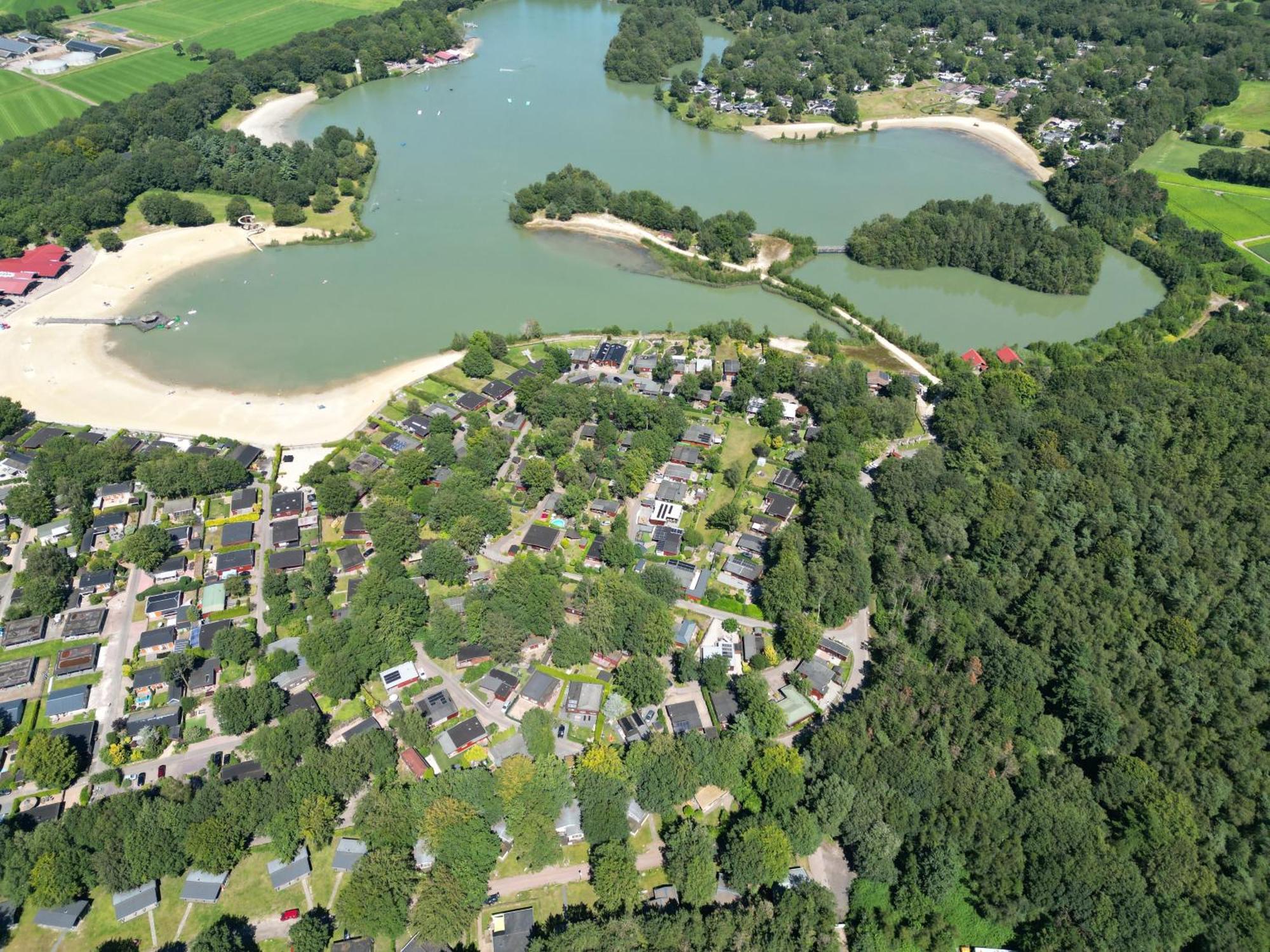 Gezellig Chalet Met 2 Slaapkamers En Zicht Op Het Water Erm Bagian luar foto