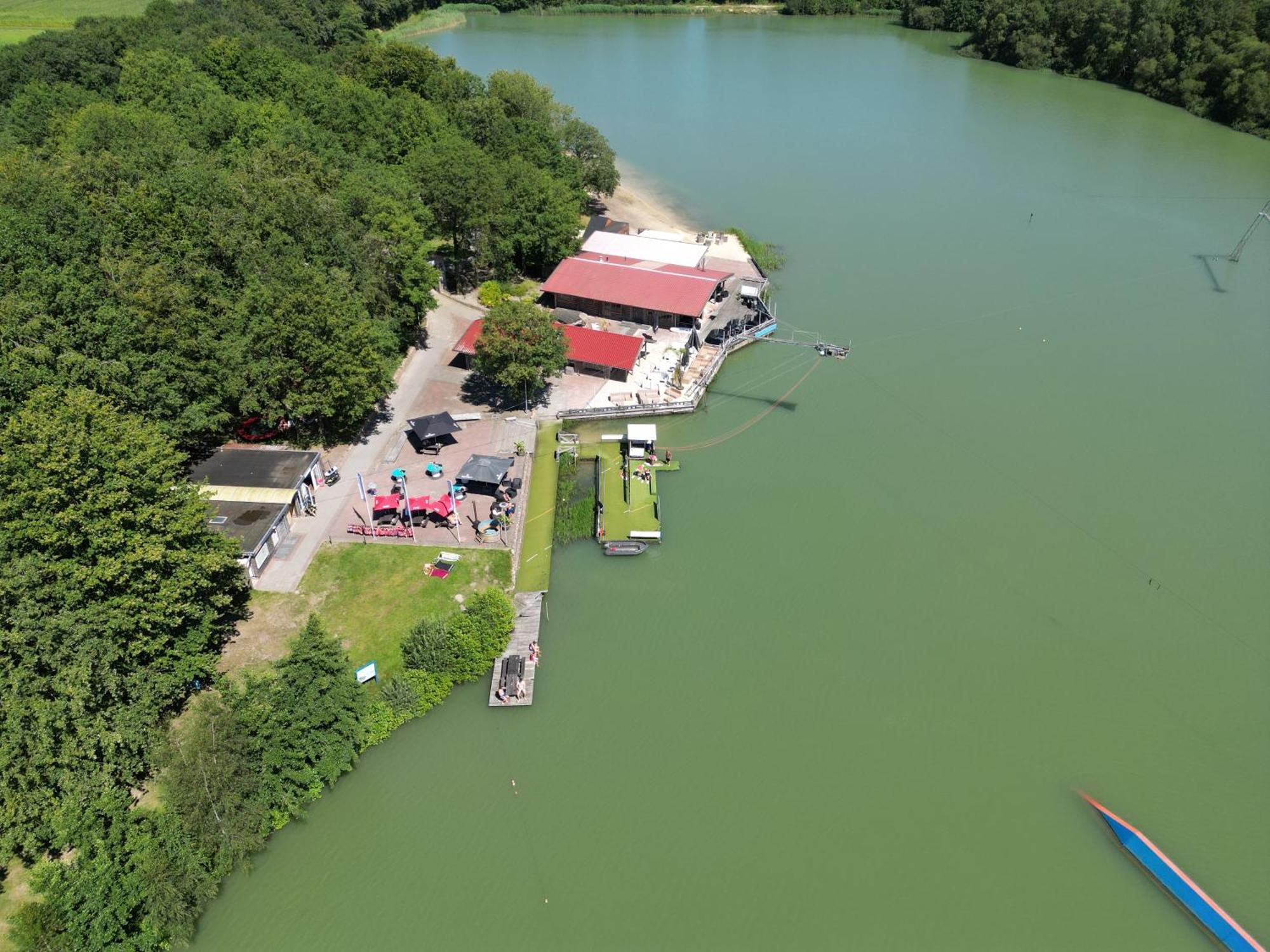 Gezellig Chalet Met 2 Slaapkamers En Zicht Op Het Water Erm Bagian luar foto